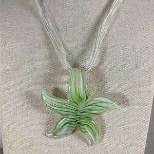GlassGreen and White Glass Starfish Flower Pendant Necklace